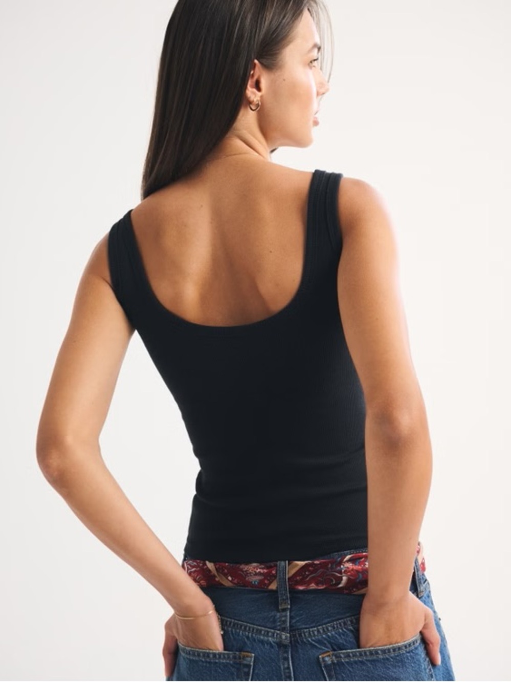 bra-free rib tuckable scoopneck tank - Picture 5 of 10